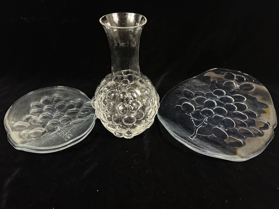 Just Added - (10) Kosta Boda Sweden Grape (1) Open Decanter, (1) 12.5' Oval Platter And (2) 9' Oval Platters [Photo 3]