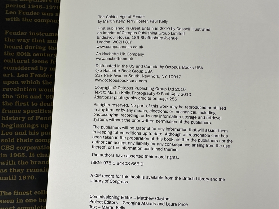 Hardcover Book Fender The Golden Age 1946-1970 [Photo 3]