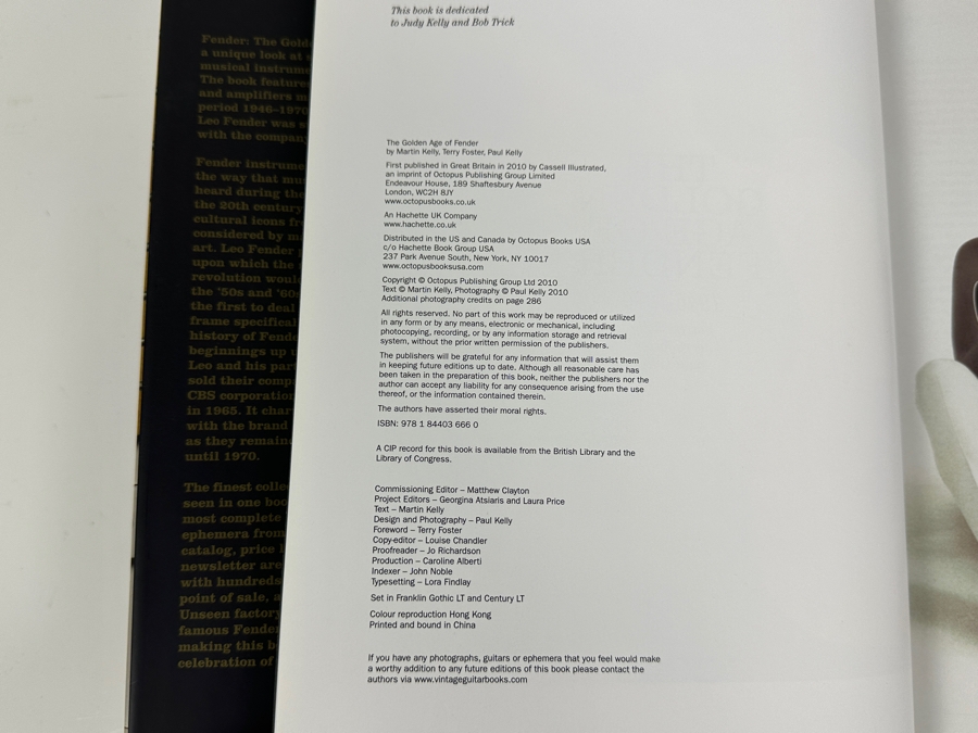 Hardcover Book Fender The Golden Age 1946-1970 [Photo 2]