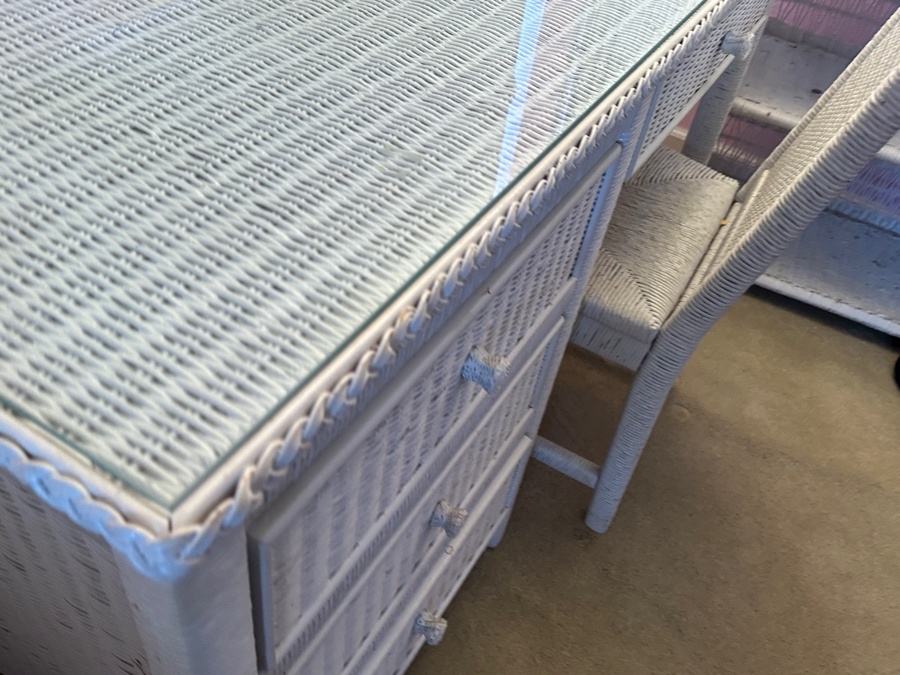 Vintage Lexington Henry Link White Wicker Desk and Chair 46.5'W x 19'D x 30'H [Photo 3]