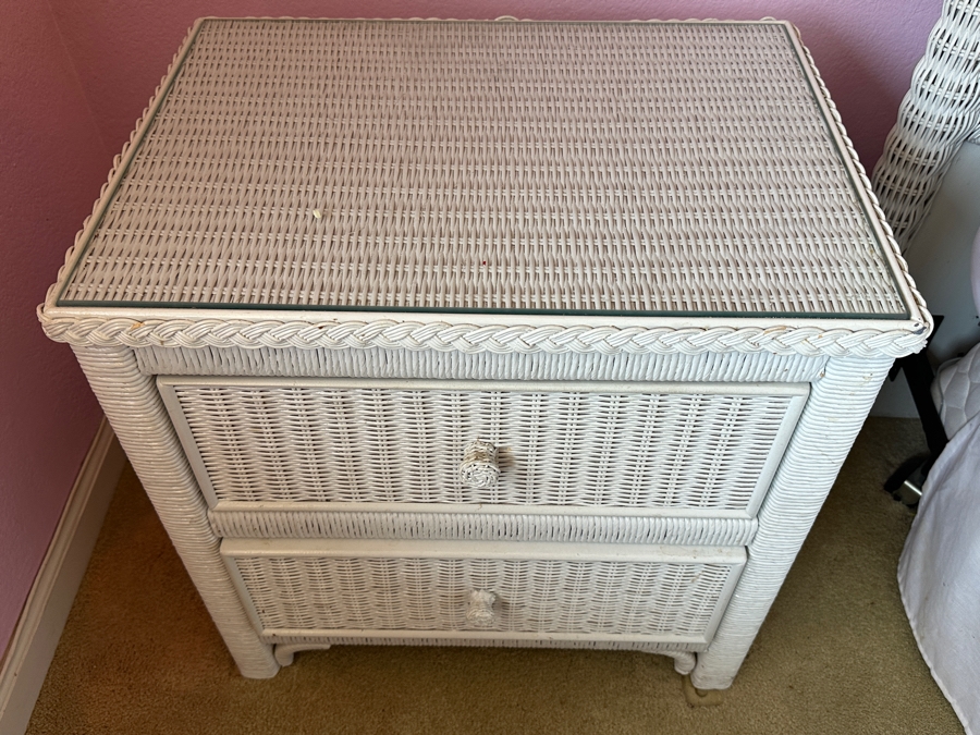 Vintage Lexington Henry Link White Wicker Nightstand 23'w x 17'D x 24'H [Photo 3]