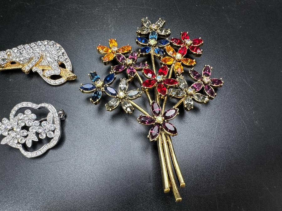 Just Added - (4) Brooches [Photo 6]