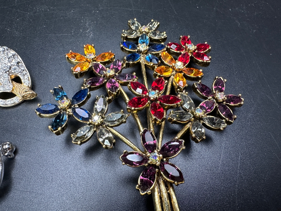 Just Added - (4) Brooches [Photo 7]
