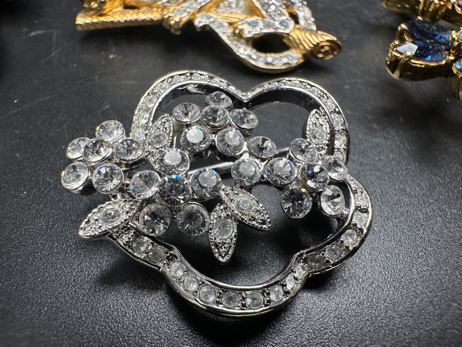 Just Added - (4) Brooches [Photo 5]