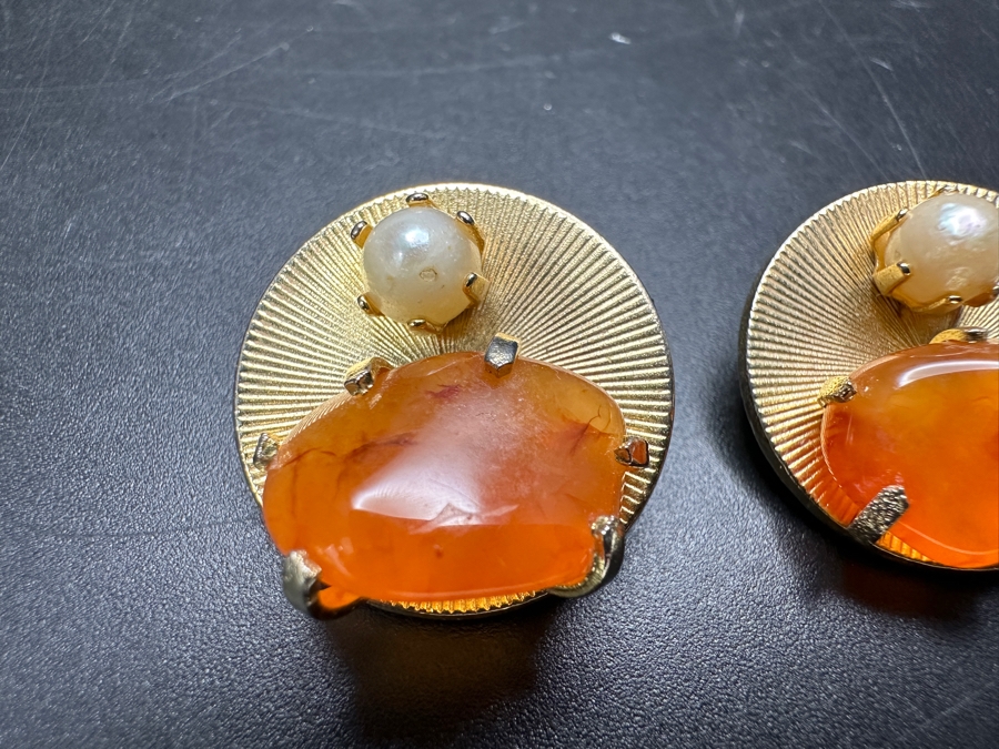 Just Added - Vintage Weiss Clip On Earrings [Photo 2]