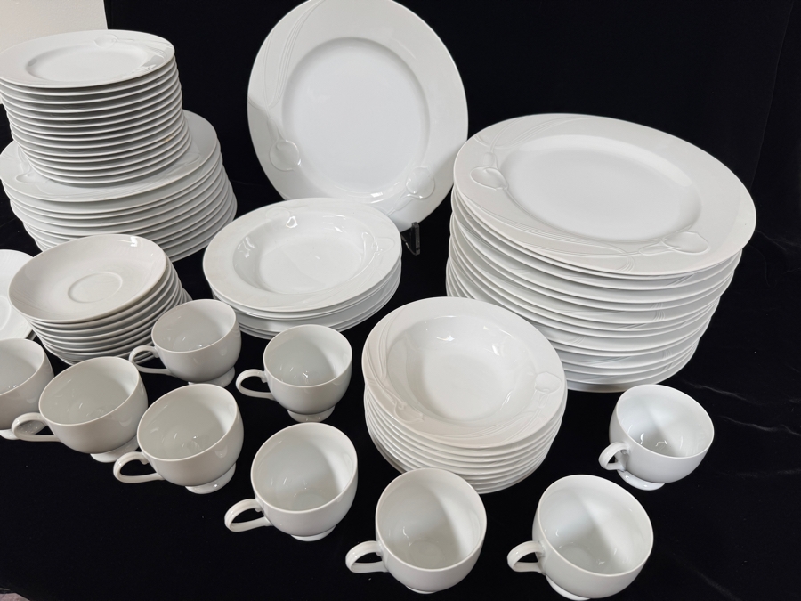 Just Added - Mikasa Classic Flair China Set - Service for 8+ [Photo 4]