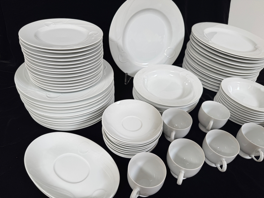 Just Added - Mikasa Classic Flair China Set - Service for 8+ [Photo 3]