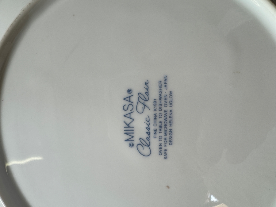 Just Added - Mikasa Classic Flair China Set - Service for 8+ [Photo 5]