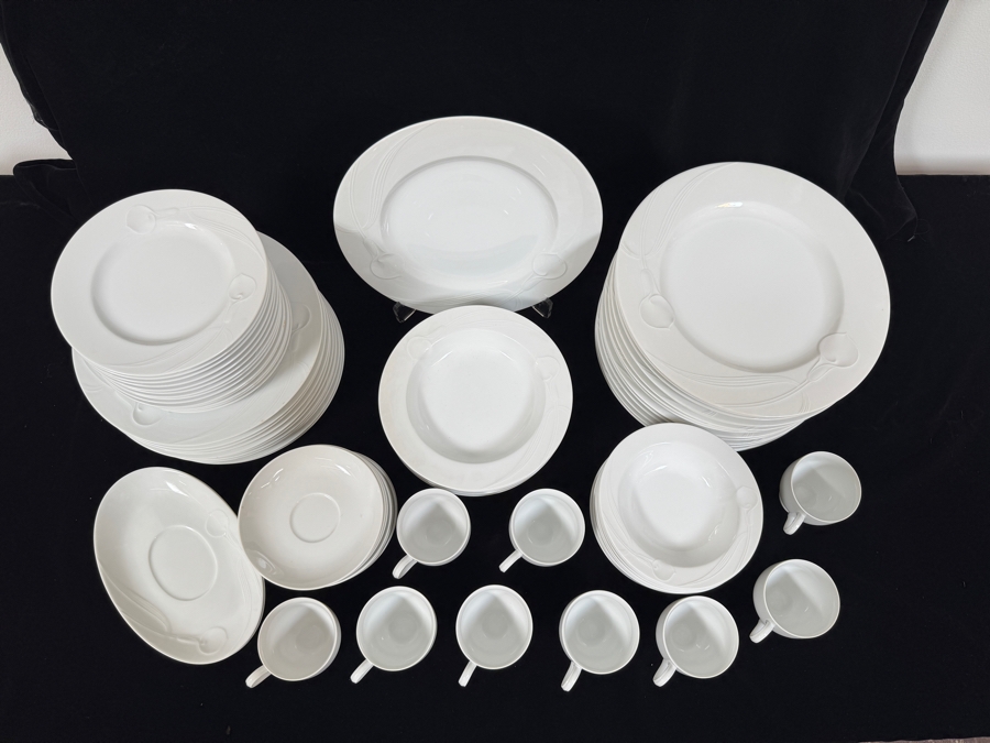 Just Added - Mikasa Classic Flair China Set - Service for 8+ [Photo 2]
