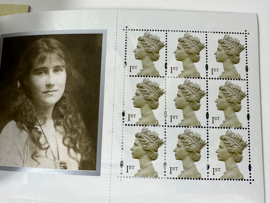 Just Added - (4) Royal Mail Mint Book Of Stamps HM Queen Elizabeth [Photo 10]
