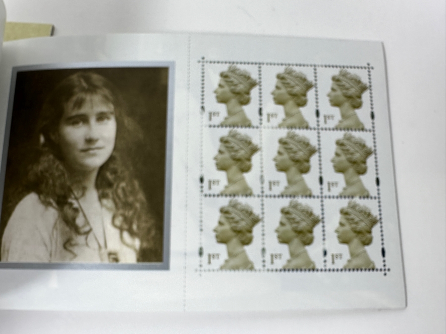 Just Added - (4) Royal Mail Mint Book Of Stamps HM Queen Elizabeth [Photo 9]