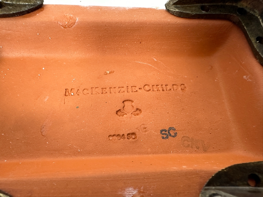 Vintage MacKENZiE-CHiLDS Salt and Pepper Shaker Set 8'W x 7'H  [Photo 8]