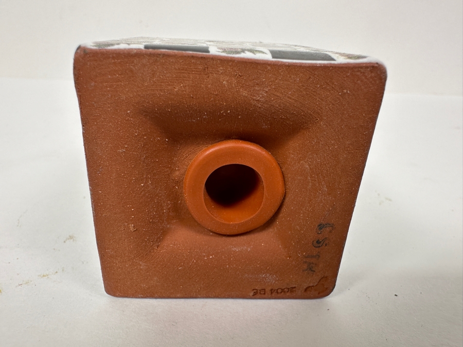 Vintage MacKENZiE-CHiLDS Salt and Pepper Shaker Set 8'W x 7'H  [Photo 9]