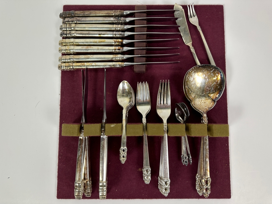 Just Added - 1847 Rogers Bros. Silverplate Flatware Set King Frederik Pattern [Photo 2]