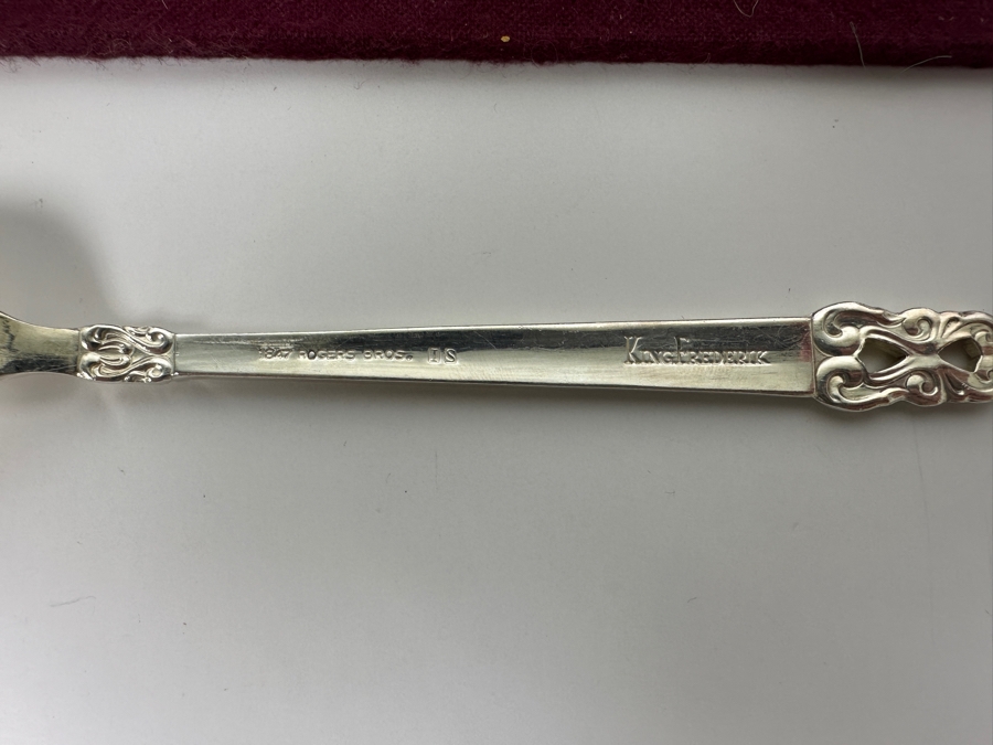 Just Added - 1847 Rogers Bros. Silverplate Flatware Set King Frederik Pattern [Photo 4]