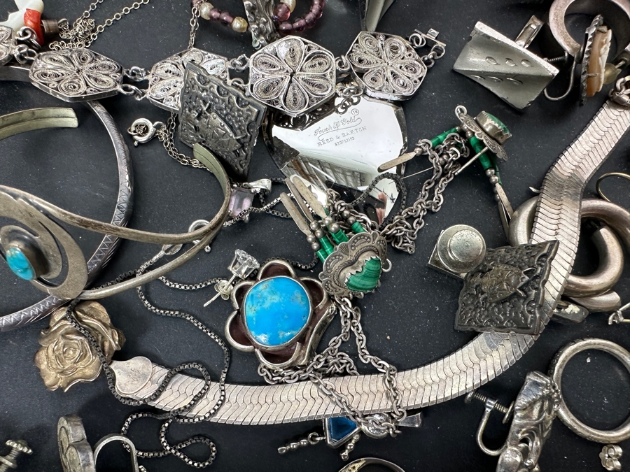 Sterling Silver Lot With Various Jewelry Pieces 273g - Approximate Melt Value Is $290 [Photo 4]