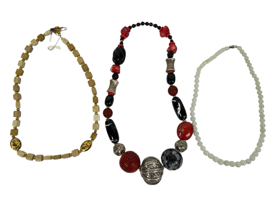 (3) Necklaces [Photo 1]