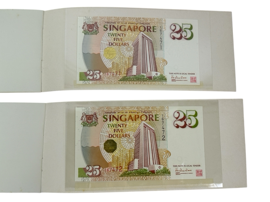 Pair Of Mint Uncirculated Singapore Twenty Five Dollars Bills Commemorating 25 Years Of Singapore 1971-1996 [Photo 1]