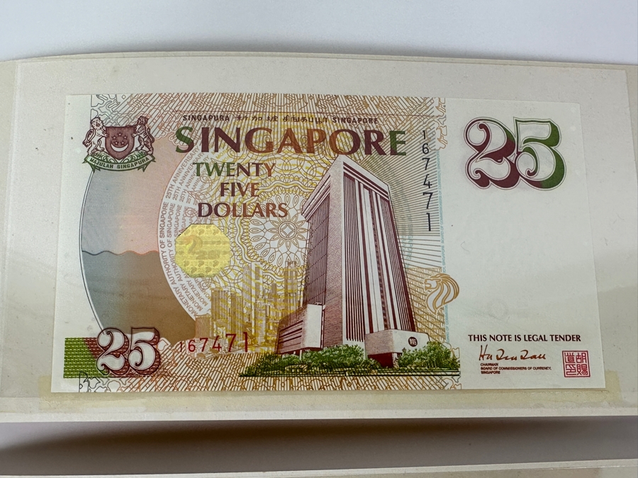 Pair Of Mint Uncirculated Singapore Twenty Five Dollars Bills Commemorating 25 Years Of Singapore 1971-1996 [Photo 5]