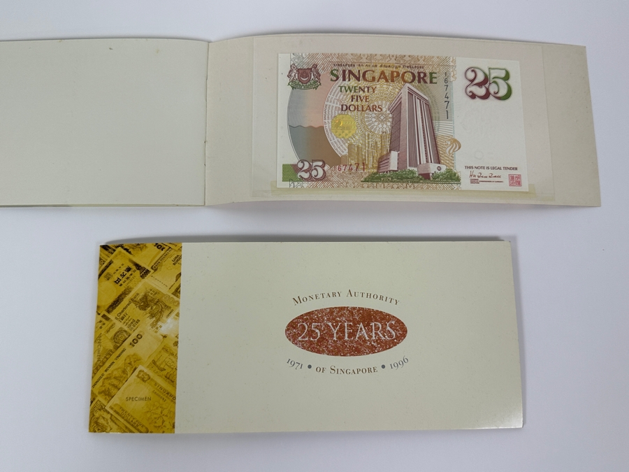 Pair Of Mint Uncirculated Singapore Twenty Five Dollars Bills Commemorating 25 Years Of Singapore 1971-1996 [Photo 9]
