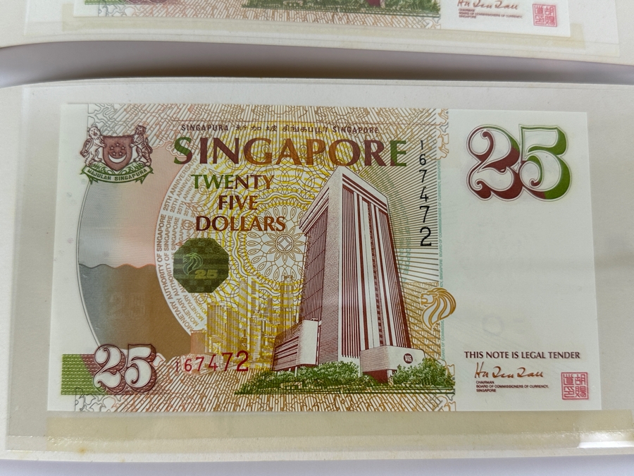 Pair Of Mint Uncirculated Singapore Twenty Five Dollars Bills Commemorating 25 Years Of Singapore 1971-1996 [Photo 3]