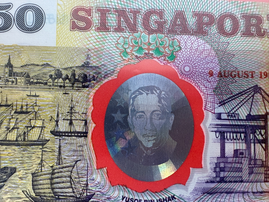 Pair Of Mint Uncirculated Singapore Commemorative $50 Notes Fifty Dollars First Issued In Singapore To Celebrate The Nation's 25th Year Of Independence Limited To 300,000 With 9 August 1990 Anniversary Date Featuring Hologram Of Yusof Bin Ishak [Photo 5]