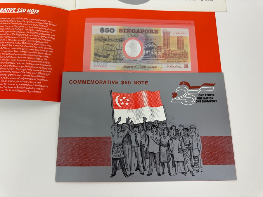 Pair Of Mint Uncirculated Singapore Commemorative $50 Notes Fifty Dollars First Issued In Singapore To Celebrate The Nation's 25th Year Of Independence Limited To 300,000 With 9 August 1990 Anniversary Date Featuring Hologram Of Yusof Bin Ishak [Photo 8]