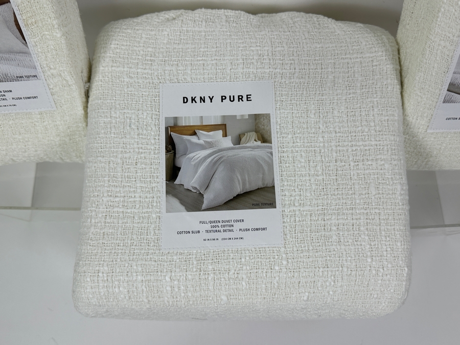 DKNY Pure Full / Queen Duvet Cover And Pair Of Standard/Queen Shams [Photo 2]