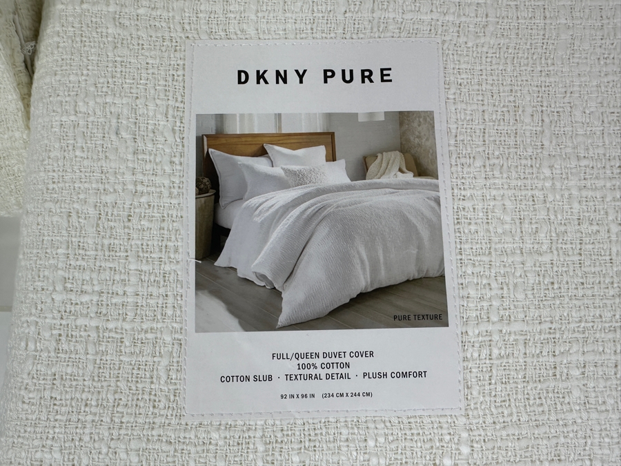 DKNY Pure Full / Queen Duvet Cover And Pair Of Standard/Queen Shams [Photo 3]