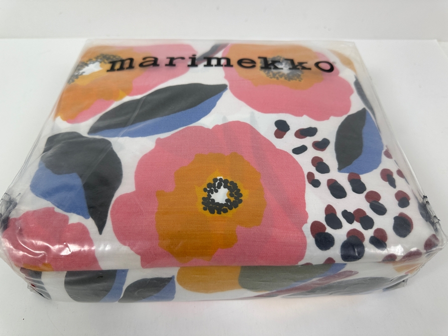 Just Added - New Marimekko Rosarium Design Full/Queen Duvet Cover Set With Standard Shams [Photo 2]