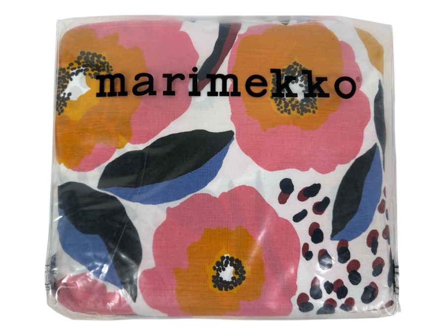 Just Added - New Marimekko Rosarium Design Full/Queen Duvet Cover Set With Standard Shams