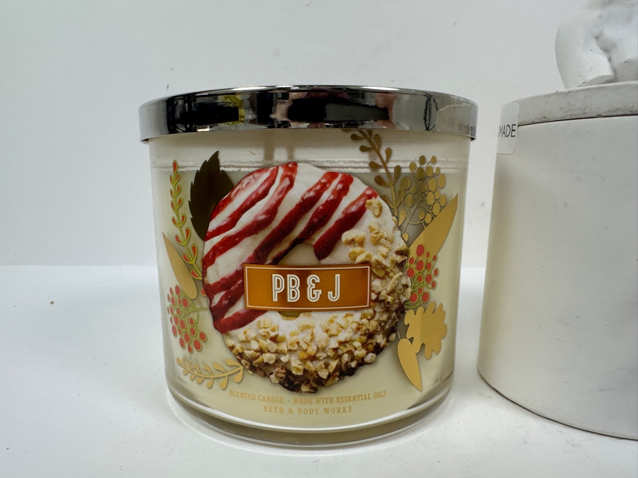 Just Added - (4) Scented Candle Lot [Photo 2]
