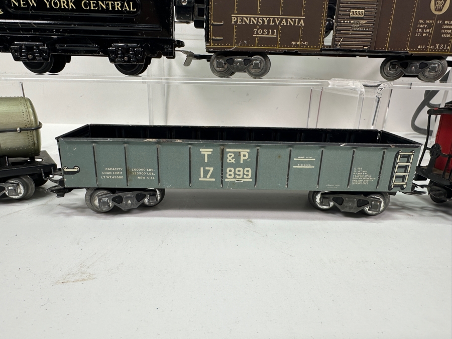 Vintage Mid-Century Louis Marx Stream Line Electrical Train Set With Original Box (Only Has 3 Pieces Of Train Tracks) [Photo 9]