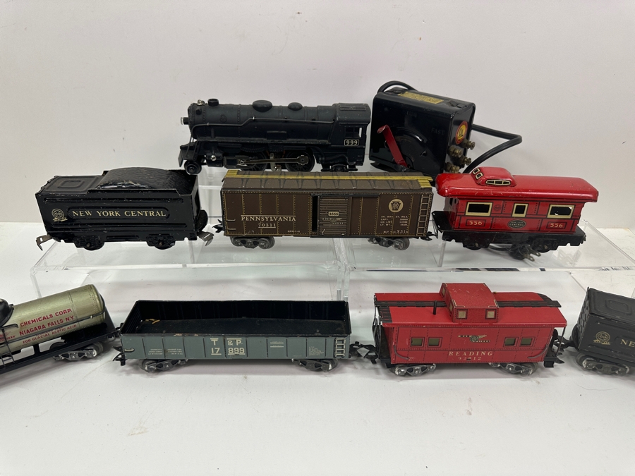 Vintage Mid-Century Louis Marx Stream Line Electrical Train Set With Original Box (Only Has 3 Pieces Of Train Tracks)