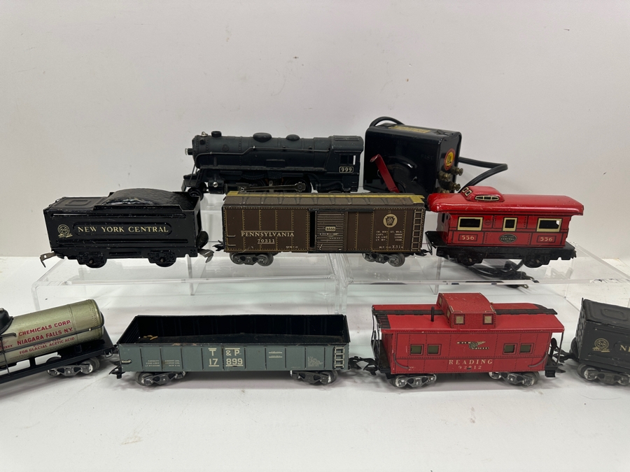 Vintage Mid-Century Louis Marx Stream Line Electrical Train Set With Original Box (Only Has 3 Pieces Of Train Tracks) [Photo 10]