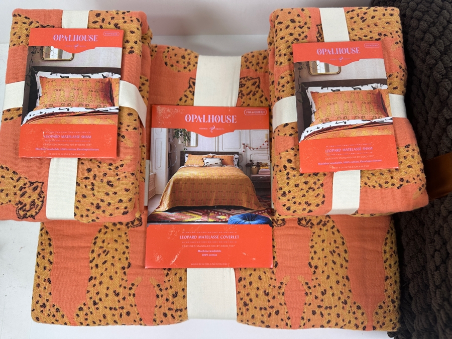 New Boon Brown Decorative Throw  60' x 80' and Opalhouse Full/Queen Leopard Matelasse Coverlet and (2) Standard Shams [Photo 2]