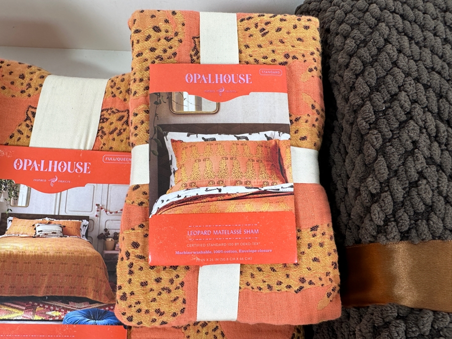New Boon Brown Decorative Throw  60' x 80' and Opalhouse Full/Queen Leopard Matelasse Coverlet and (2) Standard Shams [Photo 4]