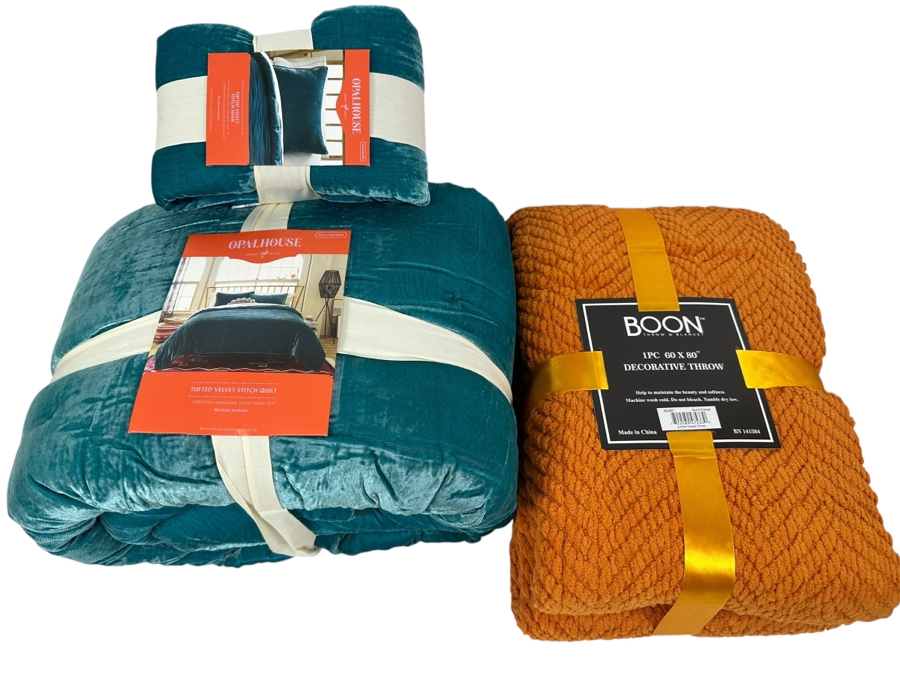 New Opalhouse Turquoise Tufted Velvet Stitch Quilt and Orange Boon Decorative Throw 60' x 80' [Photo 1]