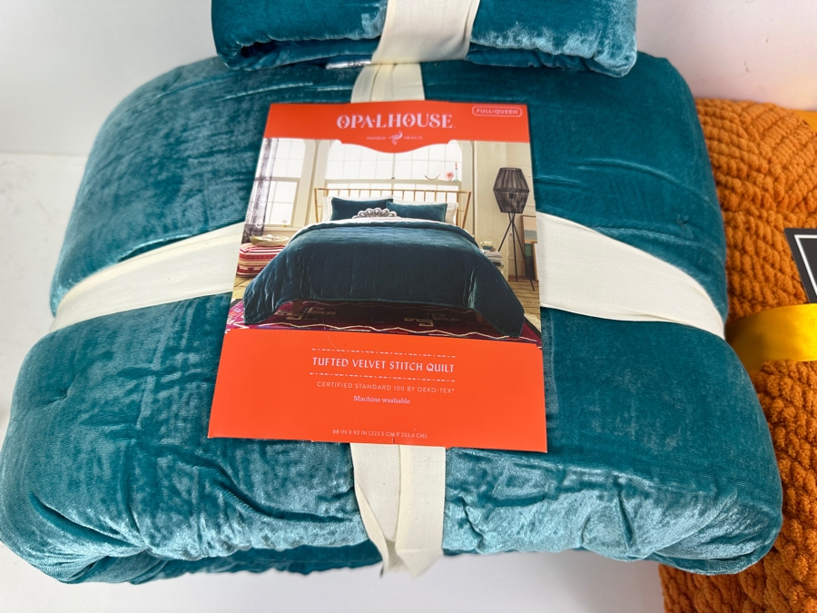 New Opalhouse Turquoise Tufted Velvet Stitch Quilt and Orange Boon Decorative Throw 60' x 80' [Photo 2]