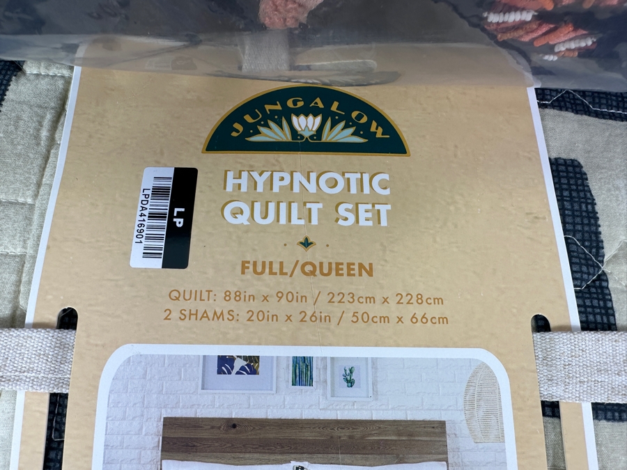 New Jungalow Hypnotic Full/Queen Quilt Set and Justina Blakeney Snake Throw Pillow [Photo 3]