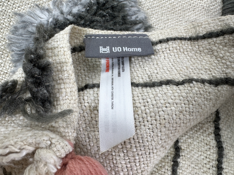 New Kasentex Gray Quilt with UO Home Tassel Throw [Photo 4]