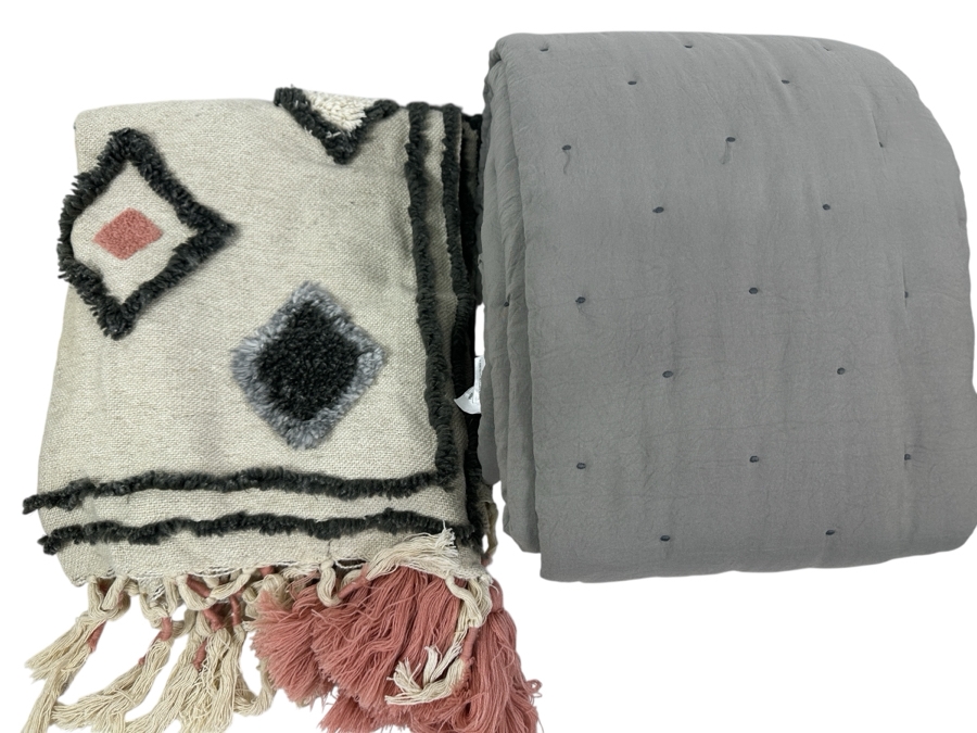 New Kasentex Gray Quilt with UO Home Tassel Throw [Photo 1]