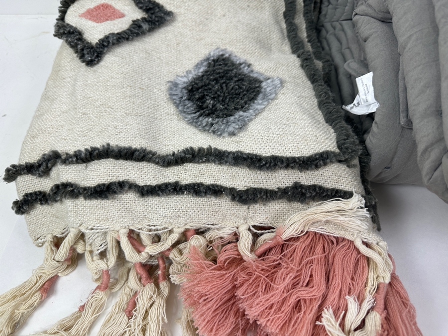 New Kasentex Gray Quilt with UO Home Tassel Throw [Photo 2]