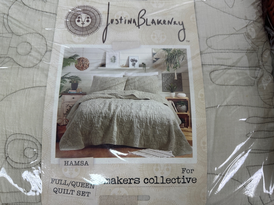 New Justina Blakeney Hamsa Full/ Queen Quilt with Casaluna Full/Queen Knit Blanket [Photo 4]