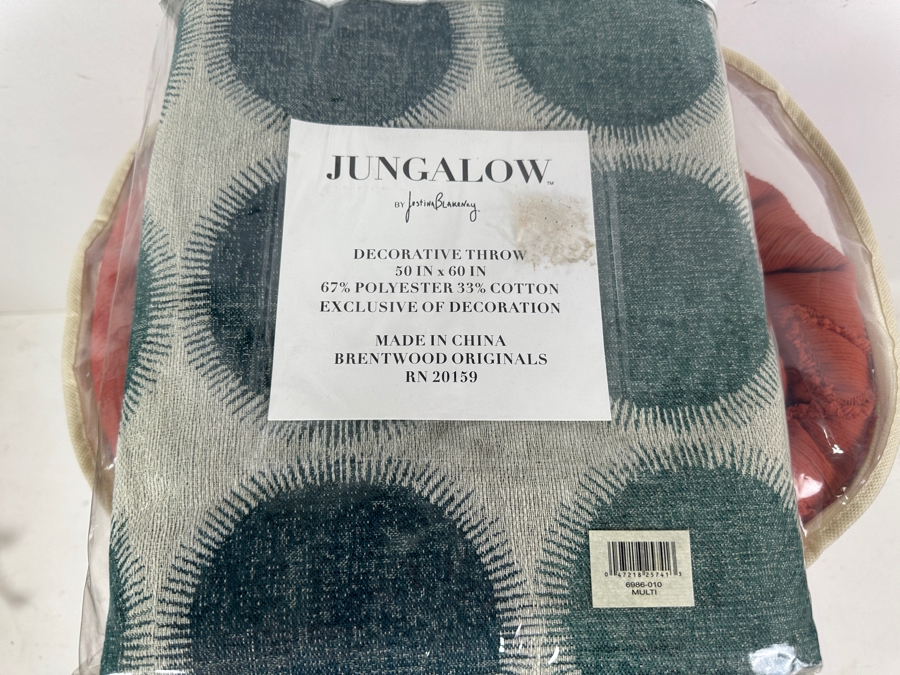 New Opalhouse Jungalow by Juntina Blakeney Full/Queen Tufted Comforter Set with Decorative Throw 50' X 60' [Photo 4]