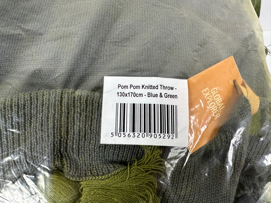 New Opalhouse Jungalow by Juntina Blakeney Full/Queen Tufted Comforter Set with Decorative Throw 50' X 60' [Photo 6]