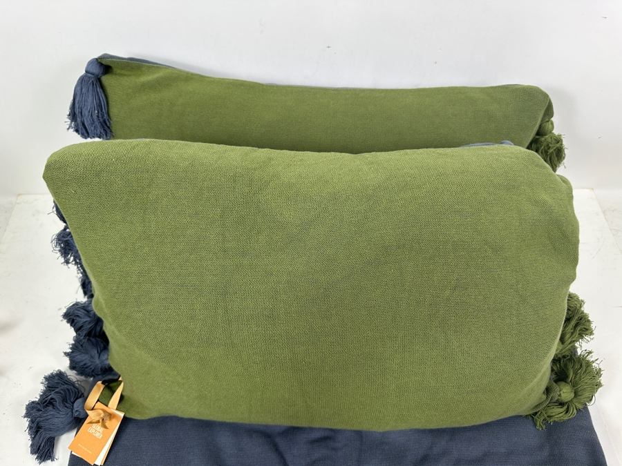 New Global Explorer Tasseled Throw and (2) Throw Pillows [Photo 5]