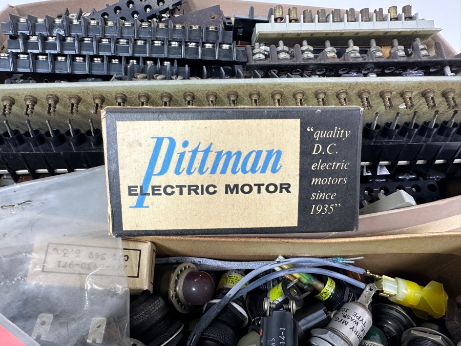 Box Of Terminal Blocks For Wire & Box Of Pilot Lights Plus Various Electronic Items [Photo 7]