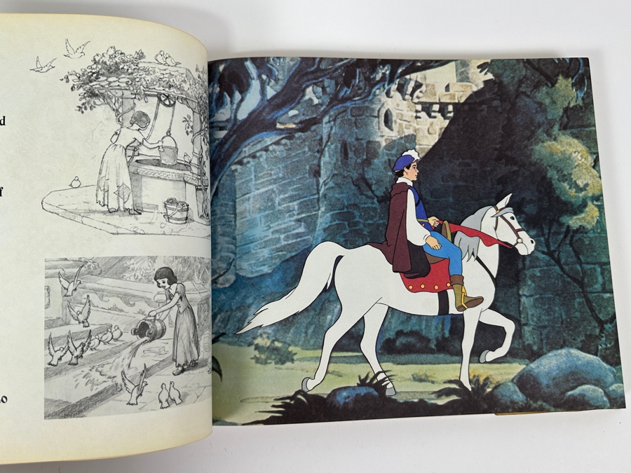 Vintage 1979 Hardcover Book Walt Disney's Snow White And The Seven Dwarves [Photo 5]