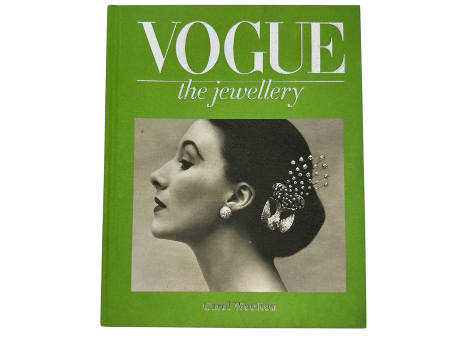 Hardcover Book Vogue The Jewellery By Carol Woolton Retails $44